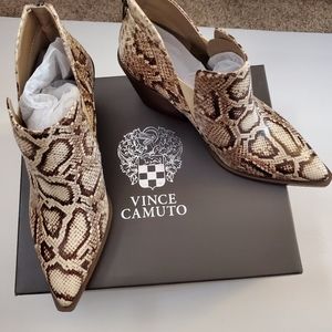 Pre-loved Vince Camuto Gradina Block Heel Bootie. Worn 1x for 4 hours. No box.